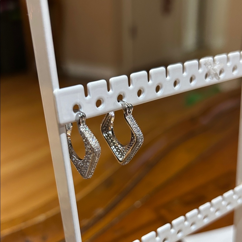 Elegant Gold plated ,waterproof ,hypoallergenic.,Tarnish Proof.and nickel free..